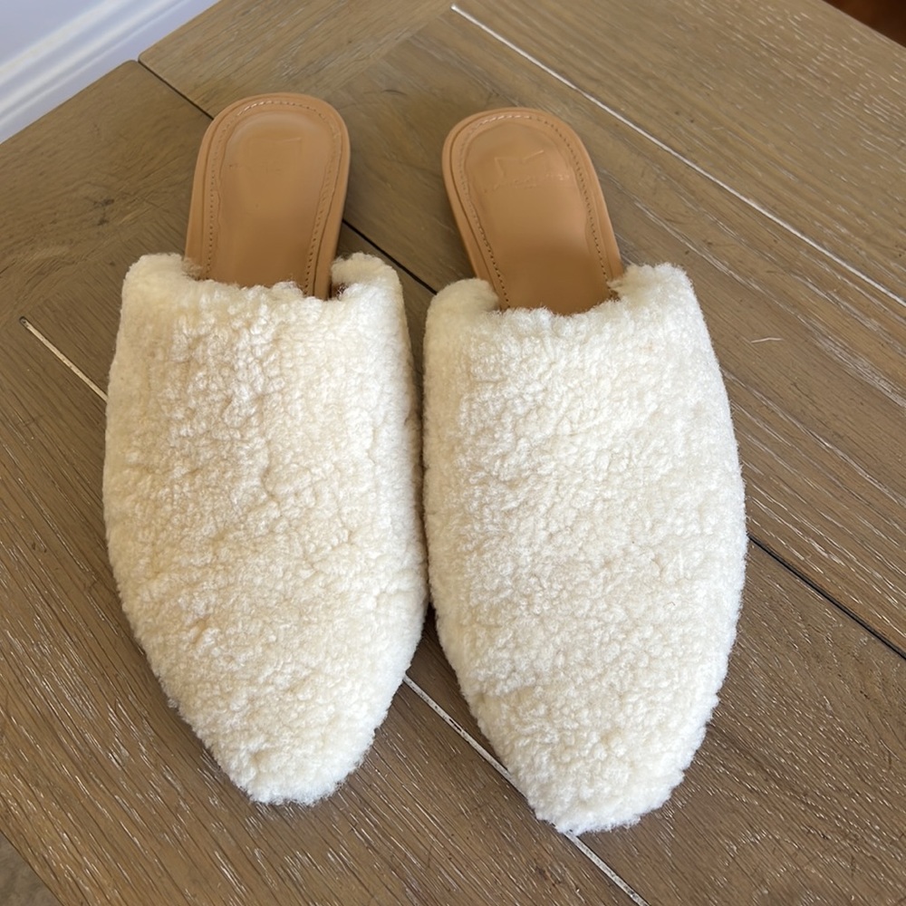 $130 Marc Fisher Sabrina slip on Mule flats genuine ivory shearling 8 sold out